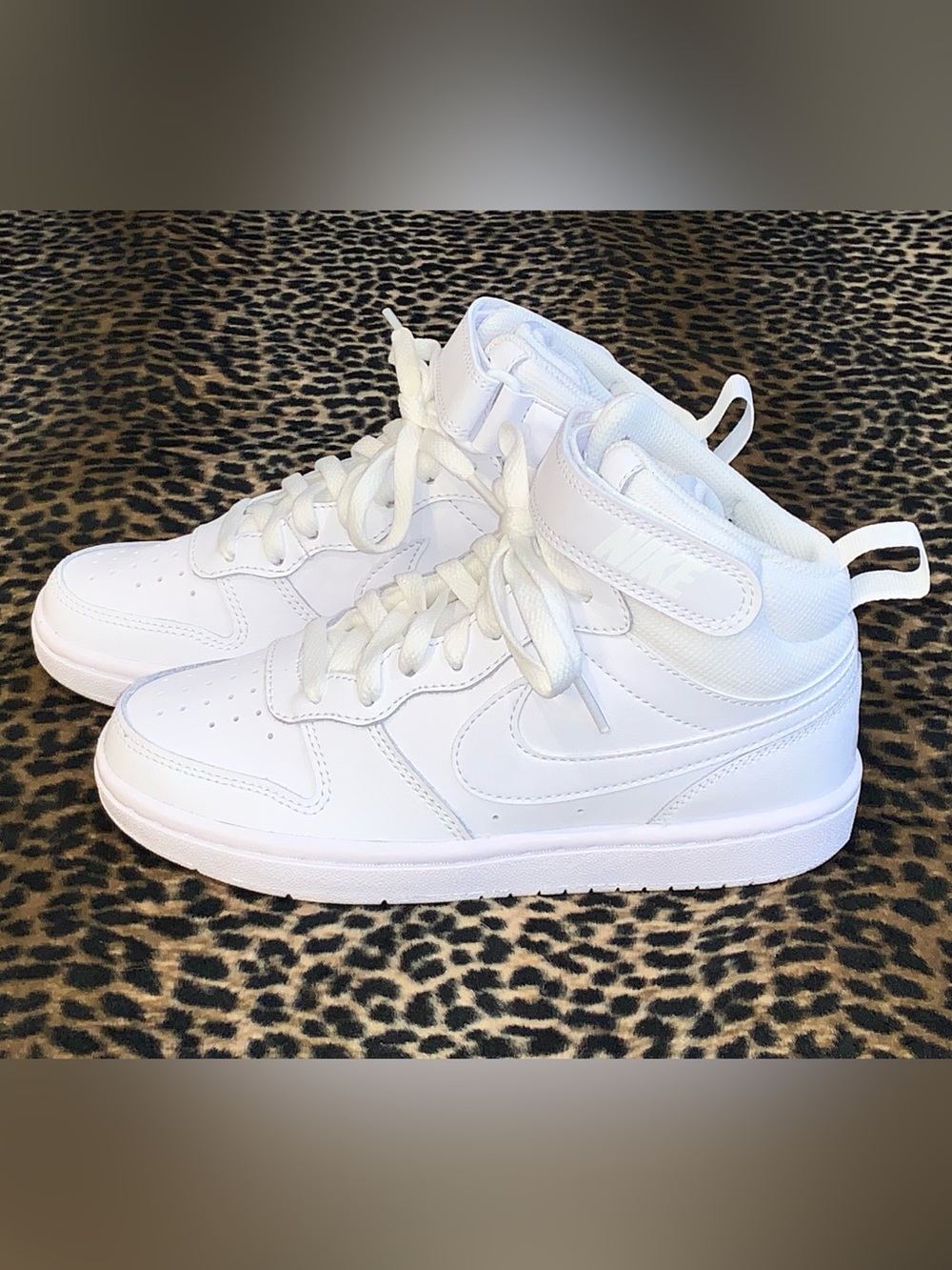 Nike - Picture 2 of 5